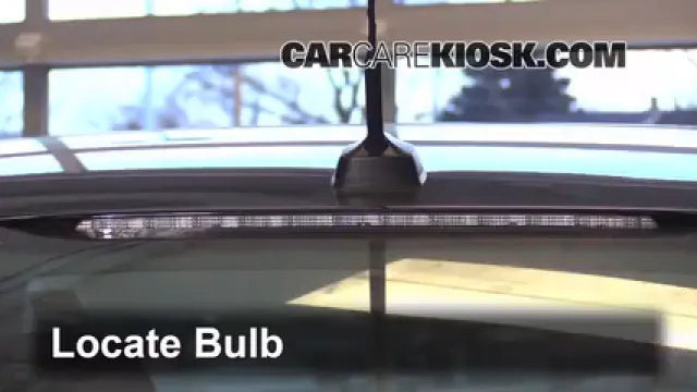 2014 Ford Fusion SE 2.5L 4 Cyl. Éclairage Feu de freinage central (remplacer l'ampoule)